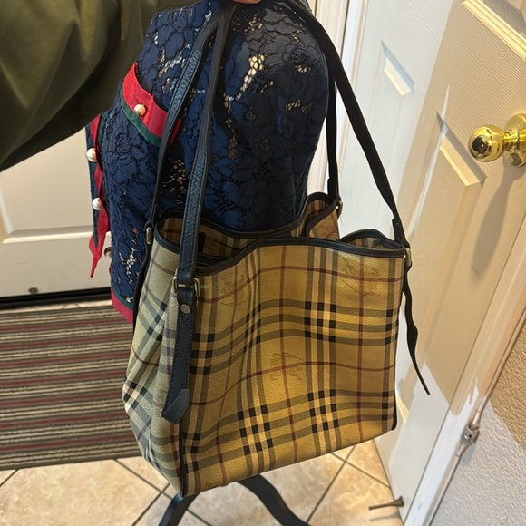 Vintage Burberry PVC Leather in good condition - Picture 6 of 12